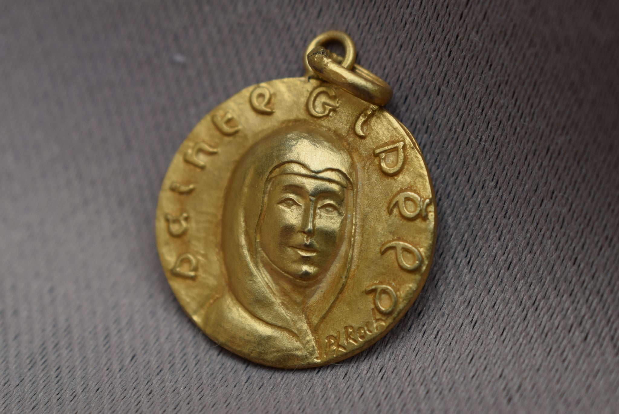 St Gisela Medal - Charmantiques