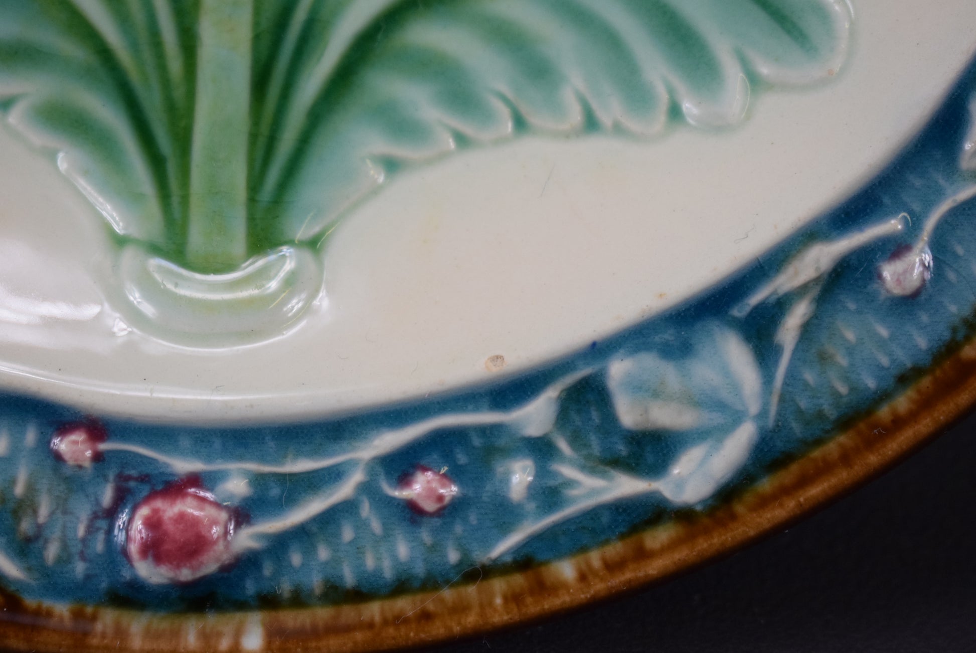 Longchamp Majolica Leaf Plate - Charmantiques