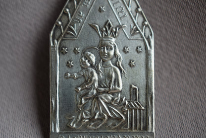 Gothic Medal - Charmantiques