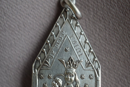 Gothic Medal - Charmantiques