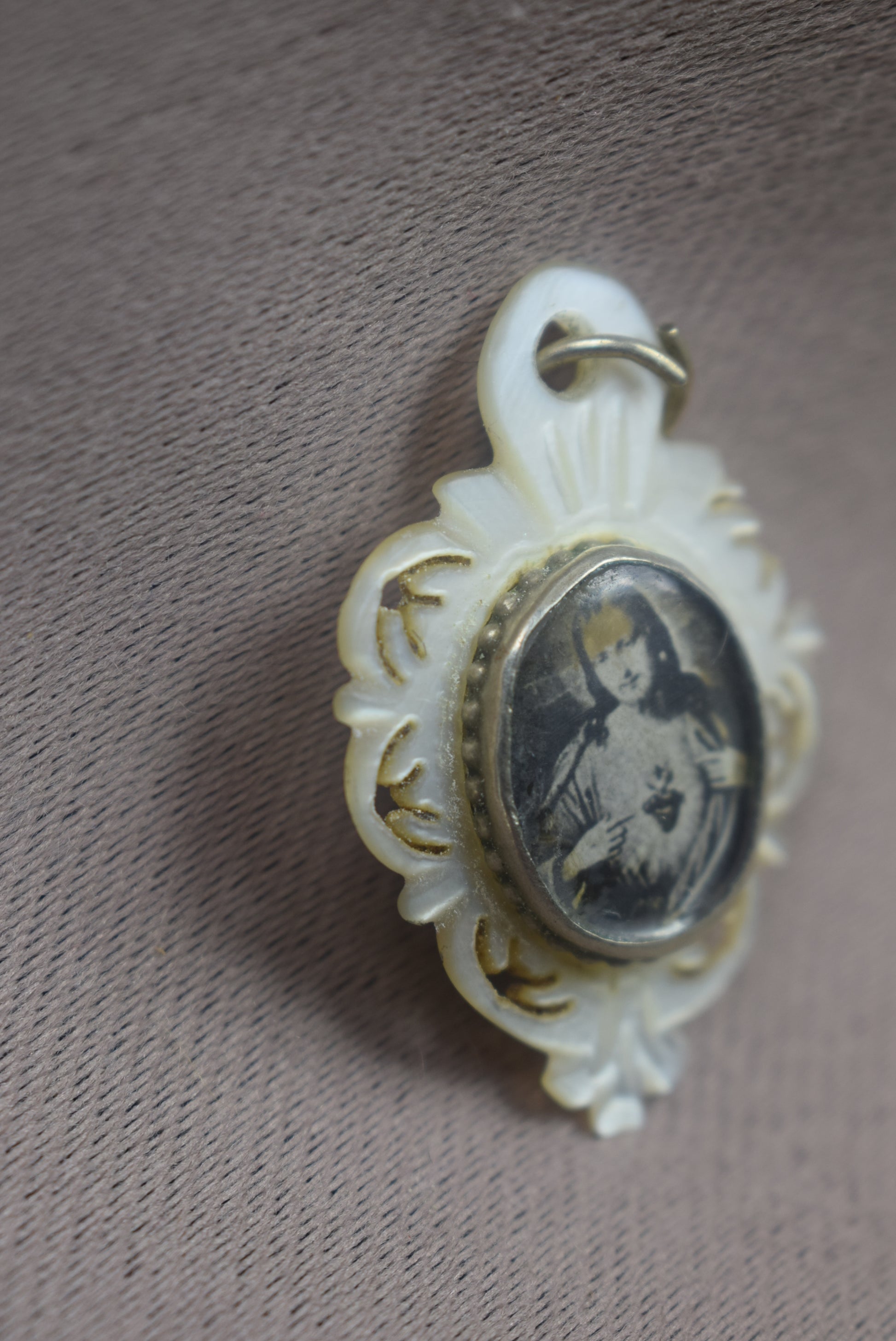 MOP Sacred Heart Medal - Charmantiques