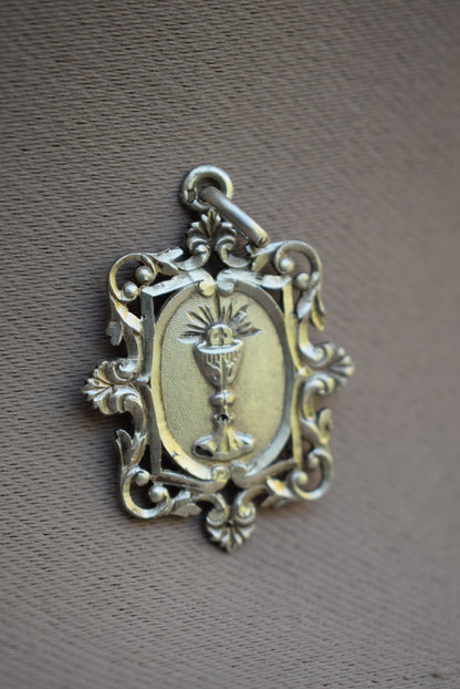 Communion Pendant - Charmantiques