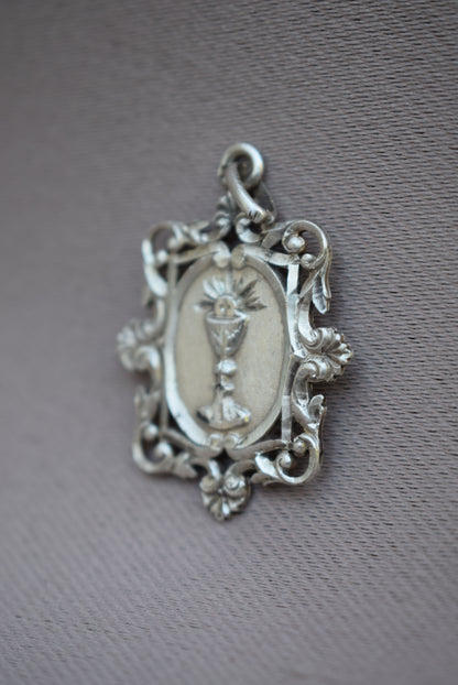 Communion Pendant - Charmantiques