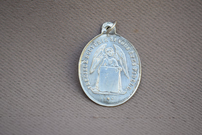 Angel Medal - Charmantiques