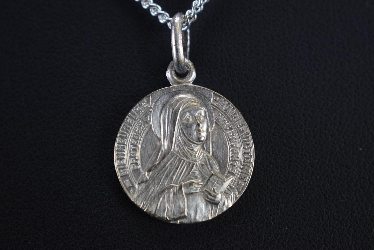 Blessed Marie Victoire Medal Child Protection Pendant - Charmantiques