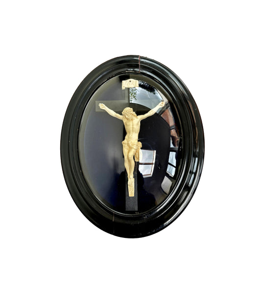 Crucifix 16" sous verre