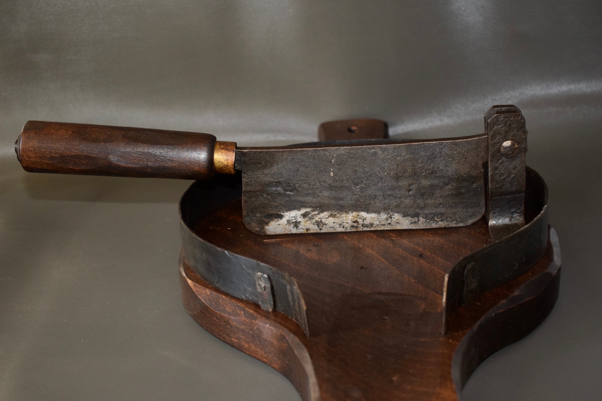 Rare Chopping Board - Charmantiques