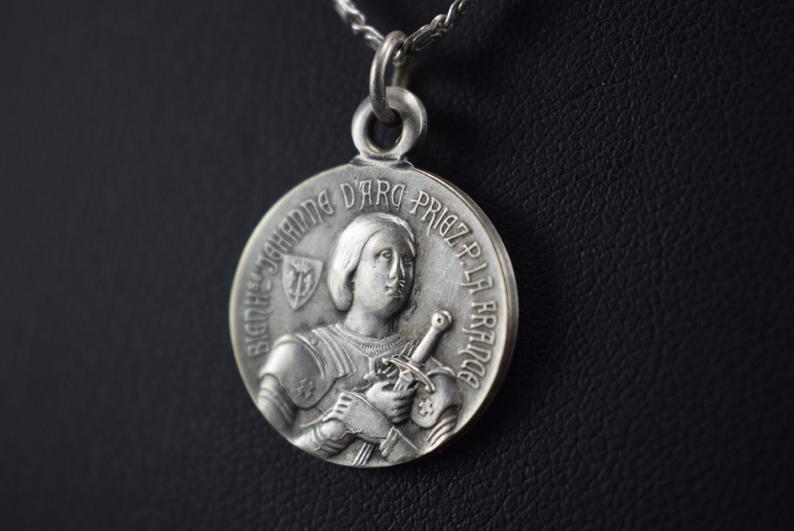 Saint Joan of Arc Pendant - Charmantiques